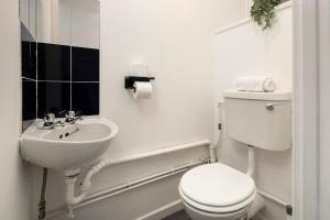 Modern Comfort 3BR Home for 7 Free Parking