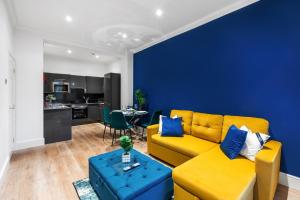 Seaside City Retreat – Modern 2-Bed