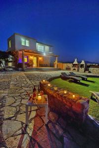 Villa Thalassa next to the beach