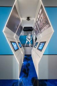 Themed 15BR Mansion - Near Parks