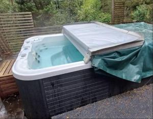 Spersboda 2 barnvänliga hus sjöutsikt & VARM pool Spersboda