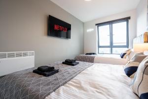 Leeds City Stay on the River - Sleeps 10 - Central