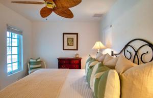 2BR Siesta Key Downtown Condo Walk Everywhere