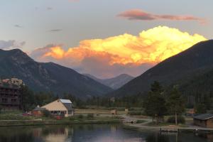 Continental Divide Views Lakefront Keystone Condo