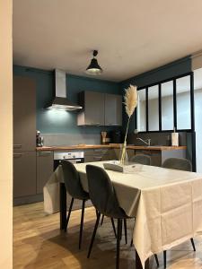 Appartement deux chambres, stationnement gratuit, Cité du Design