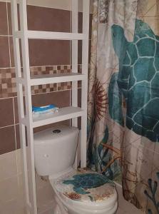 Private studio apartment with eat in kitchen