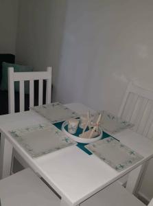 Private studio apartment with eat in kitchen