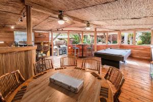 Paradise Lagoon Resort Style Pool Getaway