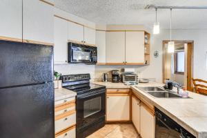 Ski-InandSki-Out Winter Park Condo with Hot Tub Access