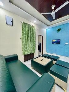 ZenRoofs - Homely 2 BHK Flat