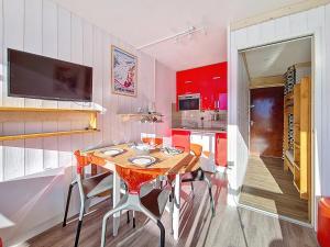 Studio rénové lumineux, skis aux pieds, balcon, 3 pers - FR-1-344-1007