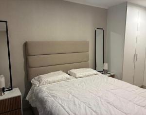 Modern apartment overlooking Parque de las Aguas