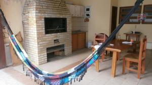 Casa com piscina e área de lazer a 5min da praia