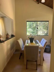 Sítio com rio e muito verde!