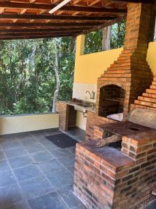 Sítio com rio e muito verde!