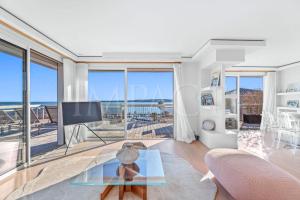 REF 2033 - Cannes - Sumptuous penthouse with sea view for rent