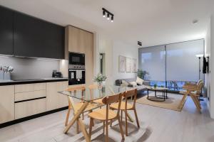 Comfort & Style 2BR Las Condes Apt perfect for 5