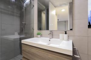 Comfort & Style 2BR Las Condes Apt perfect for 5