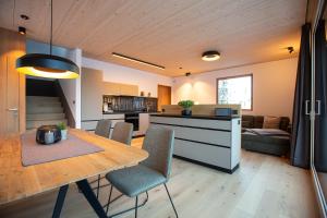 Modernes Architektur-Chalet mit Alpenpanorama