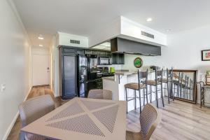 Mtn-View Condo with Pool Access in Palm Springs!