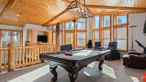 Starlight Retreat by AvantStay Gorgeous Log Style Home w Incredible Views