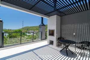 Estúdio premium com varanda e sol da manhã SGR0217