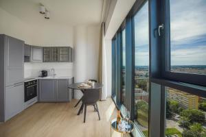 Luksusowy apartament z widokiem, basenem i sauną Hanza Tower