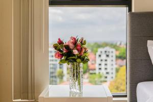 harbour bridge view free parking 2 Bds in Burwood