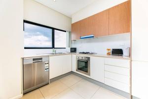 harbour bridge view free parking 2 Bds in Burwood