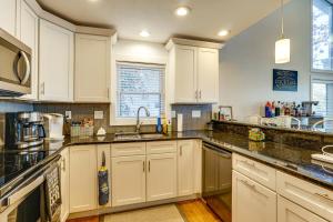 Waterfront Family Getaway in Lake Ozark with Dock