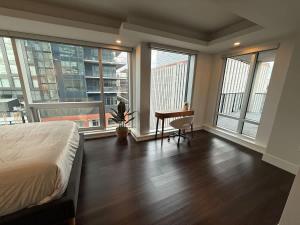 Waterfront 1 BR corner unit - 6 appliances & gym