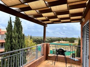 Large apartment in an idyllic complex, ocean view