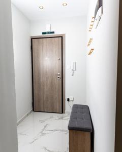 Modern City Nest Kanari - Stylish Apartment with Balcony & Fast WiFi