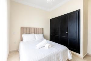 cozy living, Chic 3BR appartement with parking!