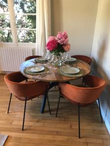 Maison Largesse, 2 bed apartment & 5 minute walk to central Sarlat, parking & garden