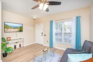 Gated Upscale 2BR Townhome - KING Bed, Pool, WiFi, Wash & Dry, AC, Private Patio facing preserves, Free Parking -- NICE FOR Medical, Business, Groups, Relo - by Moffitt Cancer CTR, Tampa Palms, Hunters Green, Live Oak, Cory Lake, New Tampa, Wesley Ch
