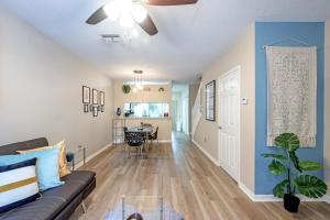 Gated Upscale 2BR Townhome - KING Bed, Pool, WiFi, Wash & Dry, AC, Private Patio facing preserves, Free Parking -- NICE FOR Medical, Business, Groups, Relo - by Moffitt Cancer CTR, Tampa Palms, Hunters Green, Live Oak, Cory Lake, New Tampa, Wesley Ch