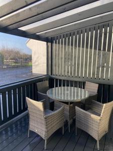 Cosy two Bedroom Chalet near Rossaveel Ballynahown