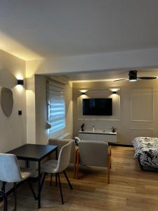 Charmant Studio Neuf, Hypercentre, Parking, Balcon