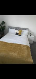 Comfortable room 2 mins walk to hotspur stadium and other amenities close by