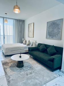 Huge Stunning Studio Private Beach Access