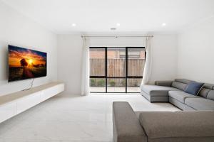 Spacious 5-Bed Home in Peaceful Point Cook