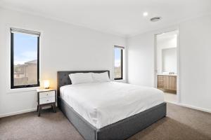 Spacious 5-Bed Home in Peaceful Point Cook