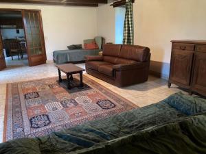 Complete House with 6 bedrooms and life space