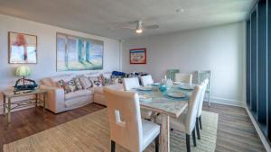 Waterfront Views Balcony Pool Hot Tub Dock Access Harborview Haven by AvantStay