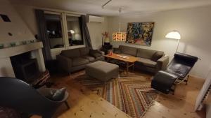 Spersboda 2 barnvänliga hus sjöutsikt & VARM pool Spersboda