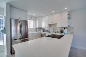 Hello Darling at Runaway Bay 177 by SeaBreeze Vacation