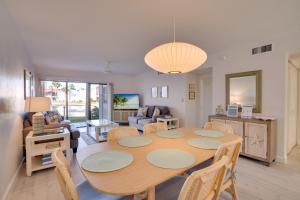 Hello Darling at Runaway Bay 177 by SeaBreeze Vacation