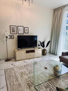 Luxurious 1BR Apartment with Private Beach