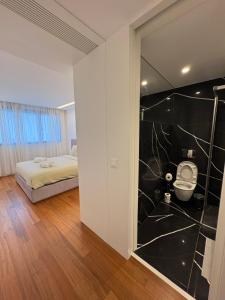 Luxury River View 3BR with Pool by Airport